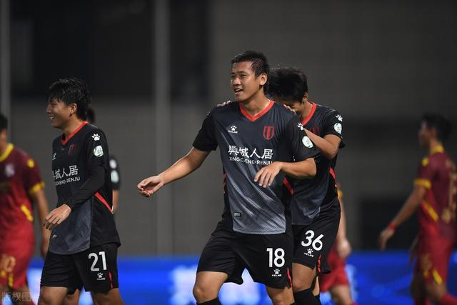 凤凰官方网站 -关于今晨成都蓉城调整名单以备法甲，更衣室发声环节打磨，震撼外界，训练强度明显提升的信息